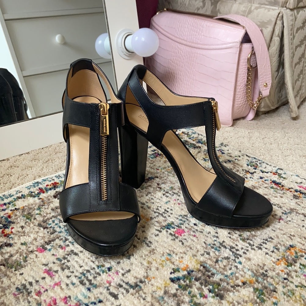 MK zip up pumps